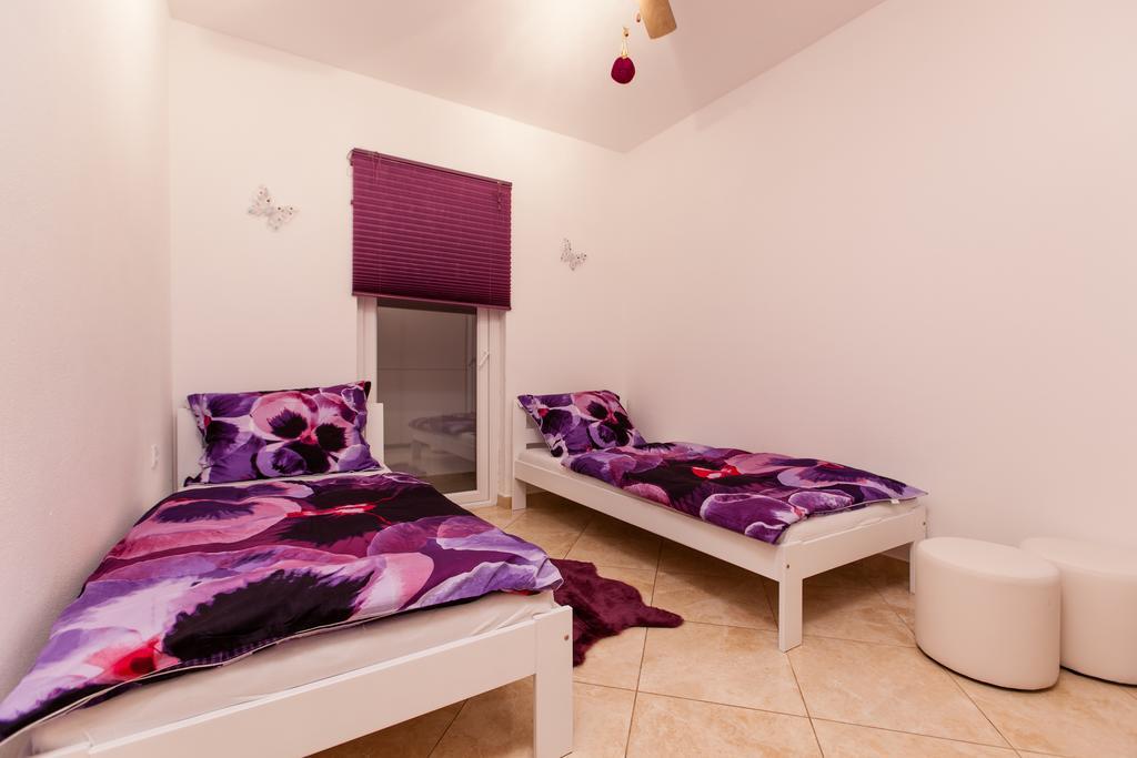 La Perla Apartments Sutivan Luaran gambar